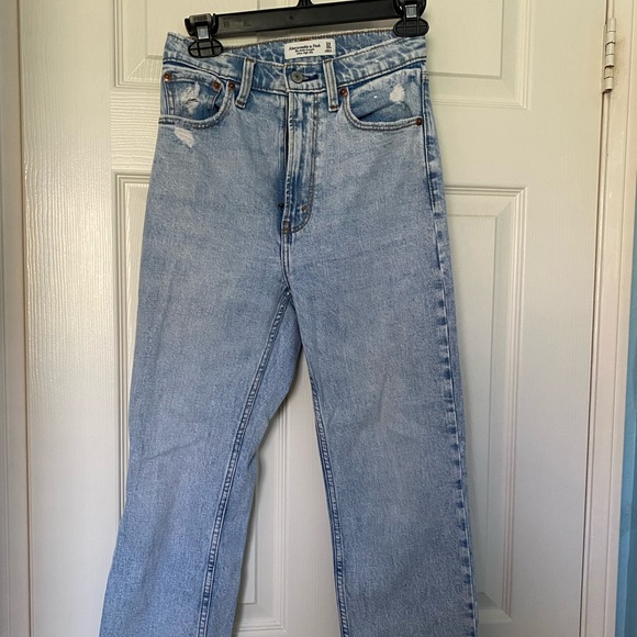 Abercrombie & Fitch Denim - Abercrombie Ankle Straight ultra high rise jeans. size 24
